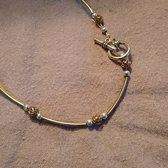 Silver/Goldtone Necklace with yellow stones - Picture 3 of 3